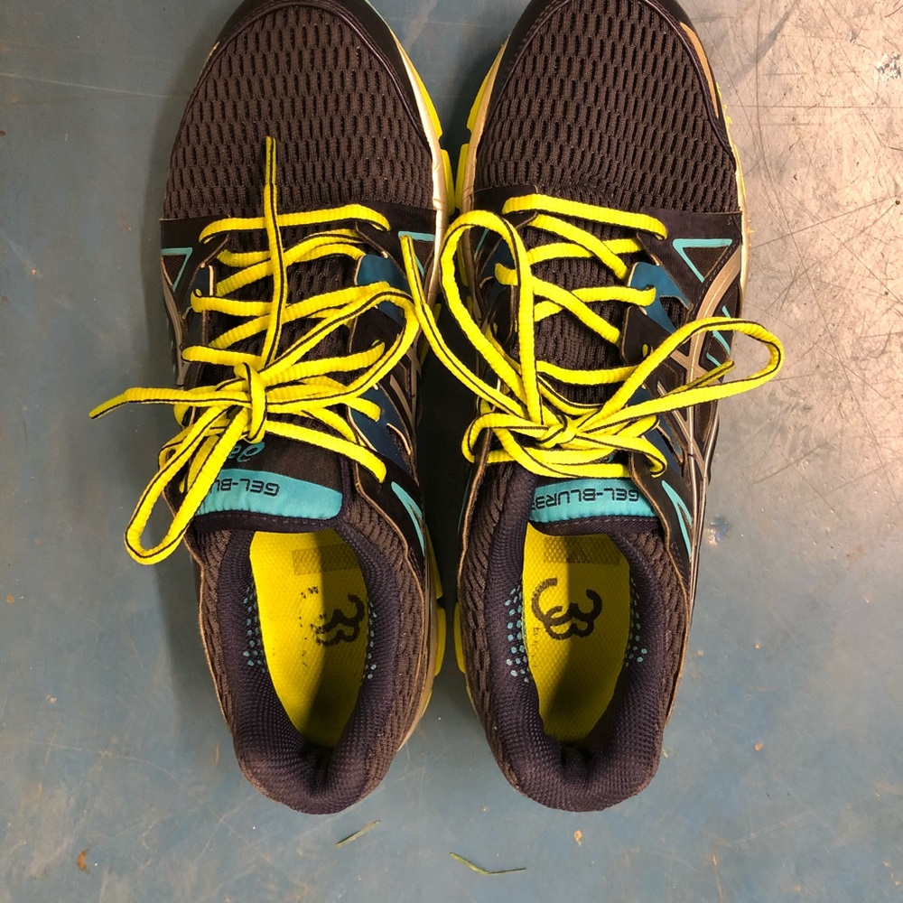 ASICS. Blue. Size 9 - Picture 2 of 5